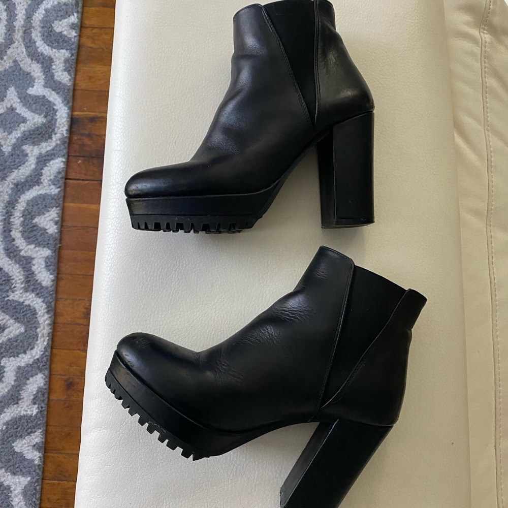 Office black leather pump botties 37